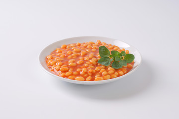 Fototapeta na wymiar plate of beans in tomato