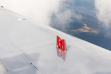 Exhaust brake pads on the wing