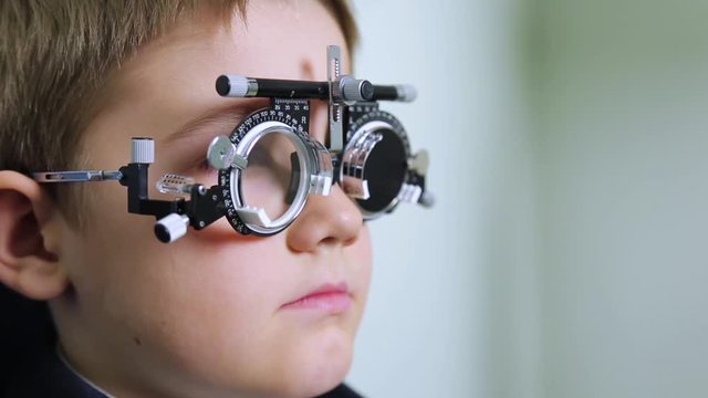 child patient eye clinic