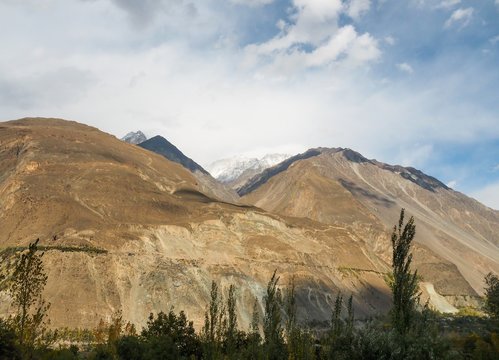 Beautiful Mountainscape Along The Karakoram Highway In Pakistan