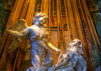 Giovanni Lorenzo Berninis Verzückung der heiligen Theresa in der Santa Maria della Vittoria, Rom, Italien.

Ecstasy of Saint Teresa