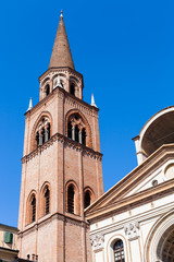 Fototapeta na wymiar bellt ower of Basilica of Sant'Andrea in Mantua