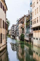Fototapeta na wymiar houses on waterfront canale piovego in Padua