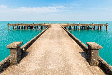 Obraz premium Concrete pier of Koh Chang