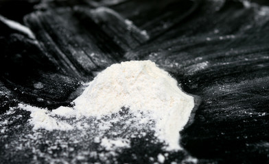 powder(flour) on black