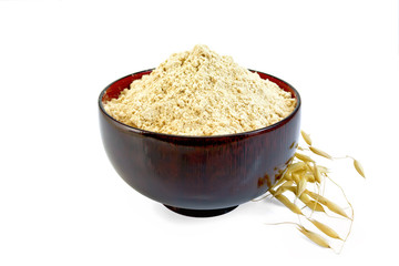 Flour oat in wooden bowl