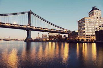 Fototapeta na wymiar Manhattan Bridge in New York at evening