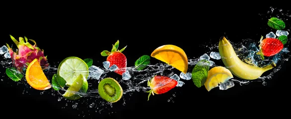 Früchte mit Spritzwasser © Alexander Raths