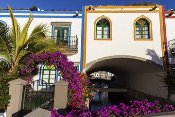 Fototapeta na wymiar Colorful Town of Puerto De Mogan