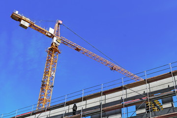 Bauger&uuml;st mit Kran