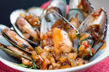Mussel with white wine sauce on table