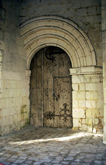 Obraz premium arched door at Fontevraud church