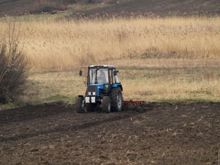 Obraz premium tractor in a field