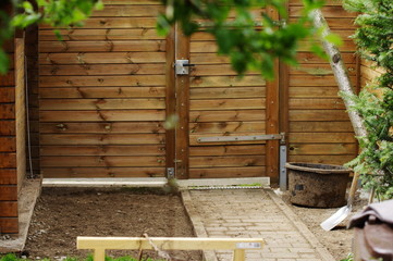 Gehwegplatten verlegen im Garten