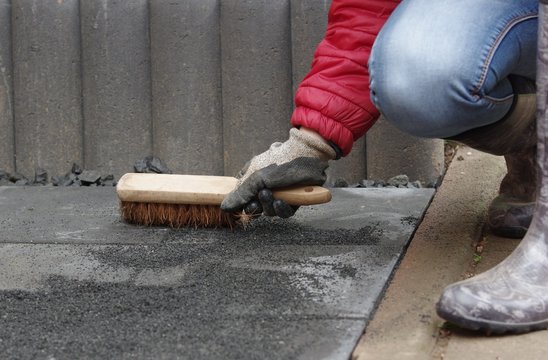Gehwegplatten verlegen im Garten