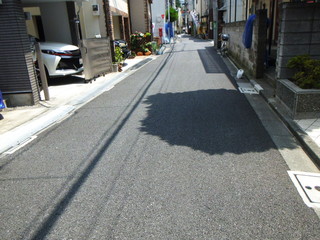 夏の路地