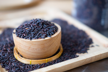 Riceberry in a wooden bowl