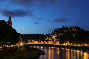 Fototapeta na wymiar Abendlicher Blick über die Etsch in Verona
