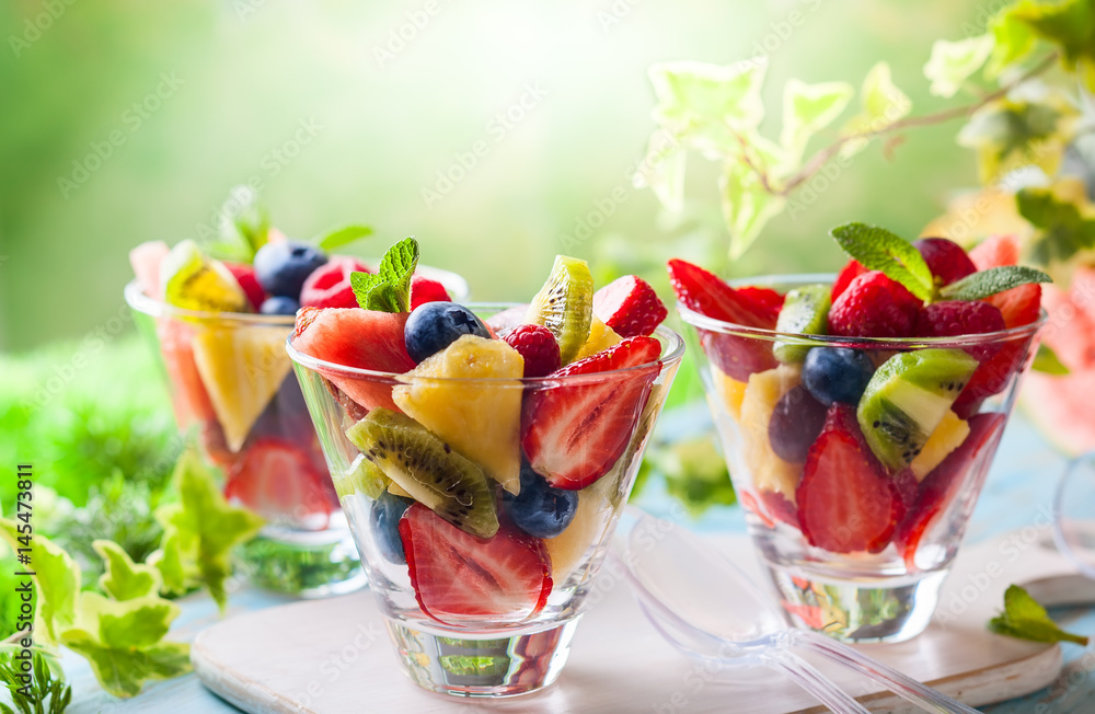 Poster Fruit and berry salad