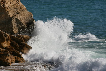 Felsen und Welle