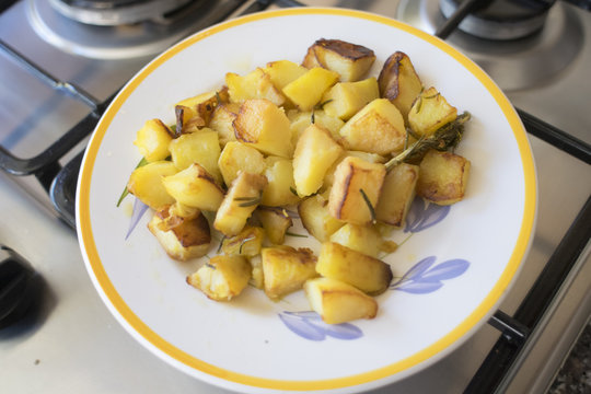 roast potatoes with aromatic herbs