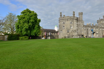 Fototapeta na wymiar Kilkenny Castle in Ireland in Springtime