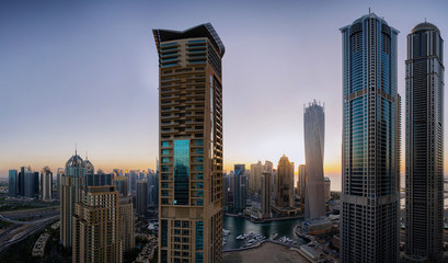 Obraz premium Sunset window view of Dubai city