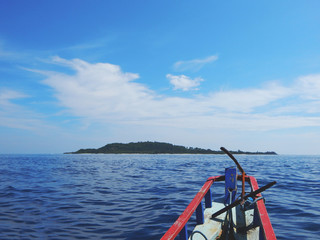 Fototapeta premium Island hopping with a boat between Bali and Lombok, Indonesia.