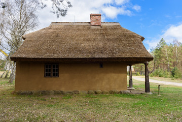 Obraz premium Old house in Kashubian Ethnographic Park in Wdzydze Kiszewskie. Poland.