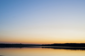 Fototapeta na wymiar Zachód słońca nad jeziorem Paprocany w Tychach.