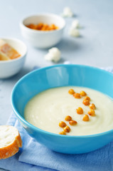 Cauliflower potato soup with roasted chickpeas