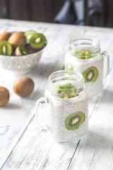 Chia seed puddings with kiwifruit slices