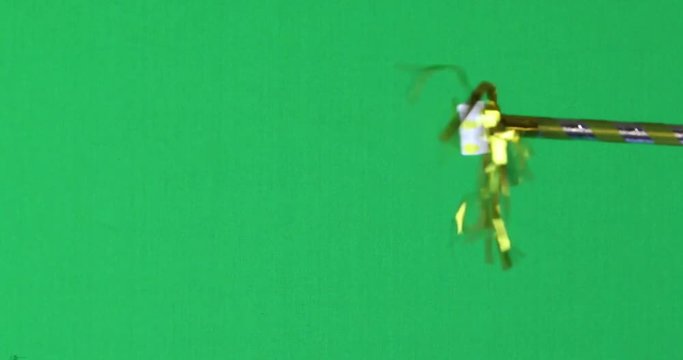 Yellow streamer, right top, green screen, 4K