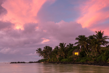Naklejka premium Sunrise on a tropical island