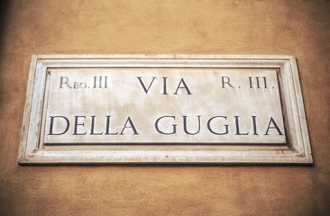 Obraz premium Old street sign in Rome, Italy - Via della Guglia.