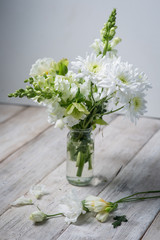 A bouquet of white flowers