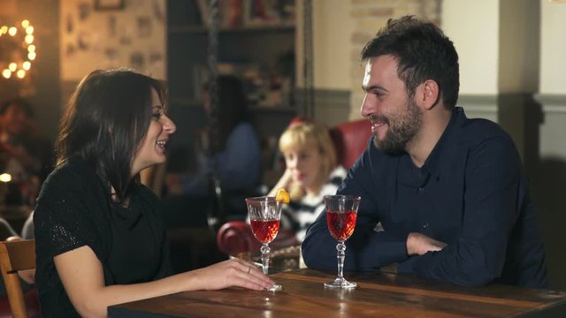 The first date between a man and a woman at a restaurant