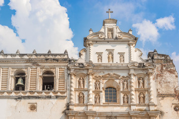 Fototapeta na wymiar Catholic church called Iglesia de San Francisco in Antigua, Guatemala.