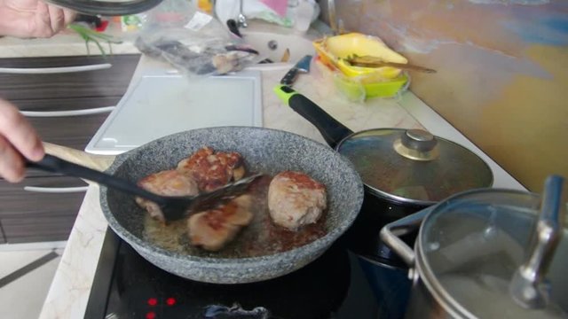 Fry  chop,in a frying pan