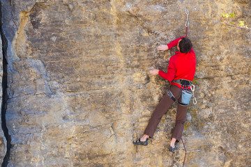 Obraz na płótnie Canvas climber climbs the rock..