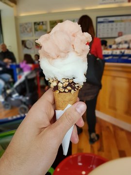 Manger une glace en Italie