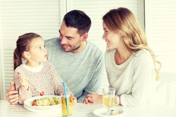 Obraz na płótnie Canvas happy family having dinner at restaurant or cafe