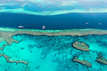 Aerial view of the Great Barrier Reef - obrazy, fototapety, plakaty