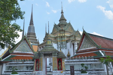 Fototapeta na wymiar towers in Wat Pho, Bangkok, thailand
