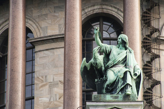 the sculpture of isaakievsky sobor in st peterburg