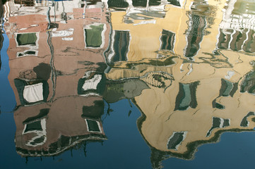 Venedig spiegelt sich im Kanal