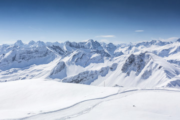 Fototapeta na wymiar Allgäu im Winter, Panorama vom Skigebiet Nebelhorn nach Osten
