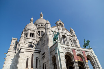 Fototapeta na wymiar Basilica of the Sacred Heart of Paris