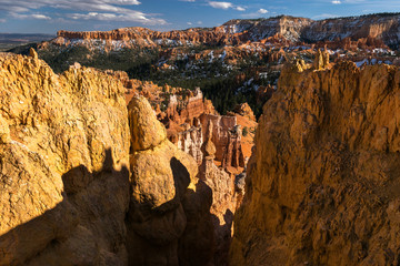 View from Sunrise Point, Hiking in Bryce Canyon, Rim trail-Sunset to Sunrise, Queens Garden and Peek-A-Boo Loop Trails, Bryce Canyon National Park, North America, USA