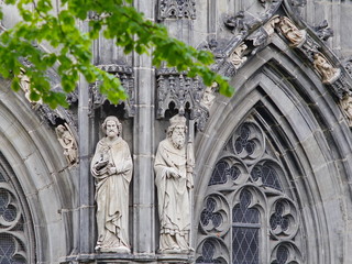 Aachen Münster Fassade Figuren 1